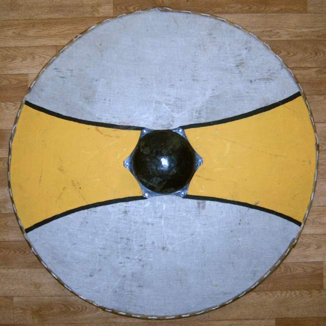 Photo: Gewölbter Rundschild von vorne